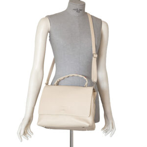 Bauletto in pelle martellata collezione primavera estate 2024 Pelletteria Veneta