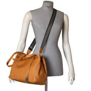 Borsa in pelle di colore marrone chiaro, con manici di Pelletteria Veneta