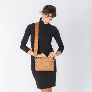 Alternative view of Tracolla in pelle martellata V25315 di Pelletteria Veneta